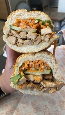 Nom Nom Bánh Mì by null
