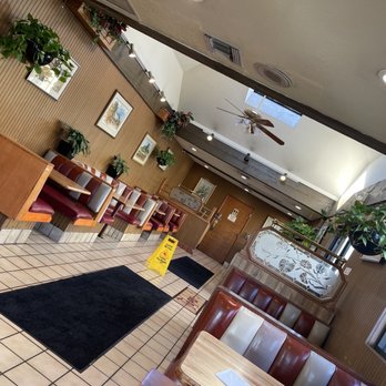 Tops Burgers - Nice and clean but nostalgic - Burgers Near Me - Pasadena, California