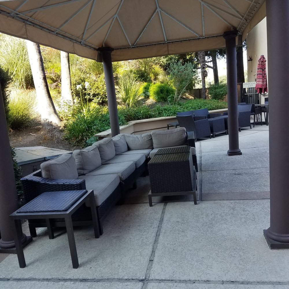Hilton Concord - Pool seating - Hotels Near Me - Concord, California