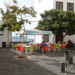 El Príncipe - Der Sitzbereich im Freien mit Meerblick