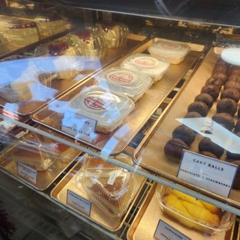 Delicias Cuban Bakery - Desserts area - Bakeries Near Me - Lake Worth, Florida