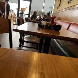 Eggs Up Grill - Empty tables while the line grows.