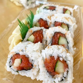 Sushi Island - Spicy tuna roll IG @snacks_with_steph - Sushi Bars Near Me - Gardena, California