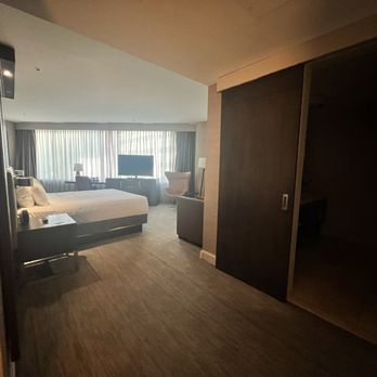 Hyatt Centric Chicago Magnificent Mile - Hotels Near Me - Chicago, Illinois