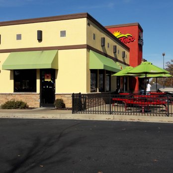 Del Taco - the outside of a del taco restaurant - Mexican Near Me - Snellville, Georgia Del Taco - the outside of a del taco restaurant - Mexican Near Me - Snellville, Georgia