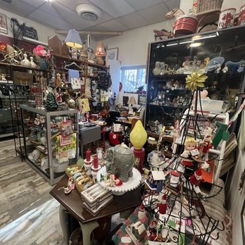 Valley Vintage - Taken on Jan 4, 2025 - Lower-Level Floor - Antiques Near Me - West Orange, New Jersey Valley Vintage - Taken on Jan 4, 2025 - Lower-Level Floor - Antiques Near Me - West Orange, New Jersey