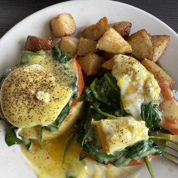 Deluxe Town Diner - Eggs Benedict Florentine - Diners Near Me - Watertown, Massachusetts Deluxe Town Diner - Eggs Benedict Florentine - Diners Near Me - Watertown, Massachusetts