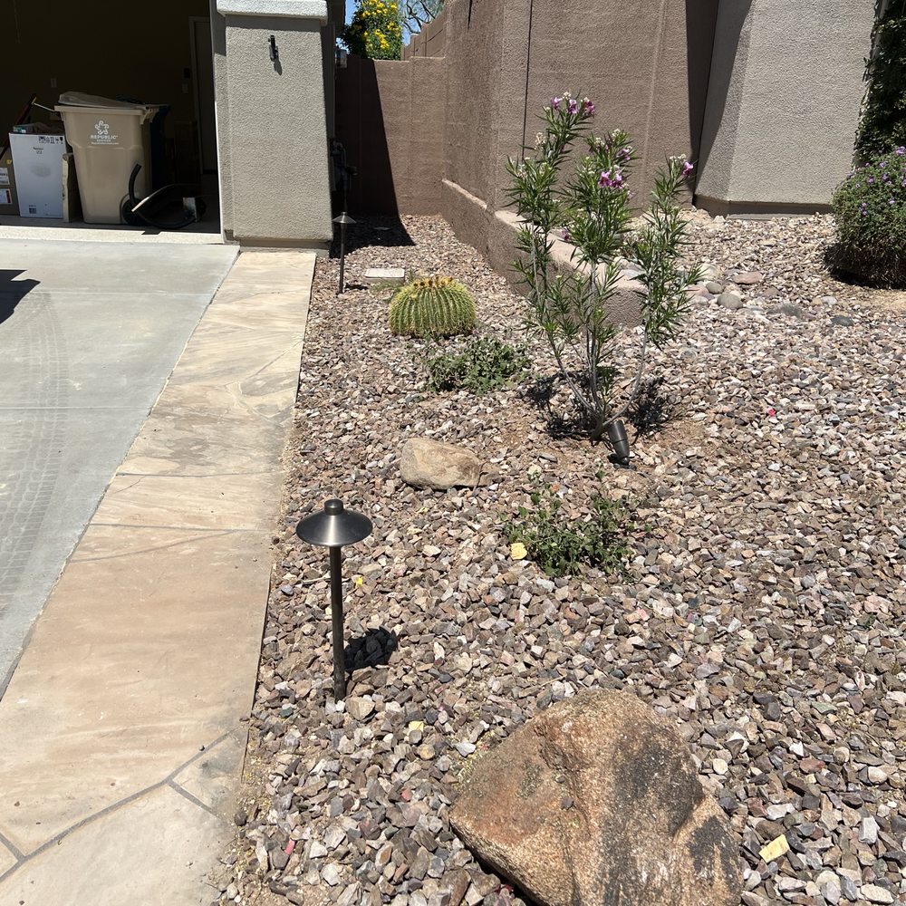 Hawkeye Landscaping - Front side Landscaping - Landscaping Near Me - Phoenix, Arizona Hawkeye Landscaping - Front side Landscaping - Landscaping Near Me - Phoenix, Arizona