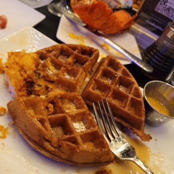 Aye Tea Elle Elevated Tapas - Brunch!! Cinnamon Roll Waffle, Lobster Tail & Lamb Chops - New American Near Me - College Park, Georgia