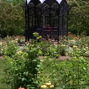 Minnetrista - gazebo in the rose garden - Museums Near Me - Muncie, Indiana
