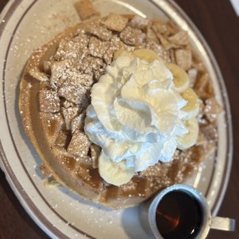 Eat'n Park Restaurant - Cinnamon Toast Crunch Waffle With Banana and Real Cinammon - American Near Me - Burbank, California