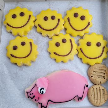 Smith's Bakeries - a box of decorated cookies - Donuts Near Me - Bakersfield, California Smith's Bakeries - a box of decorated cookies - Donuts Near Me - Bakersfield, California