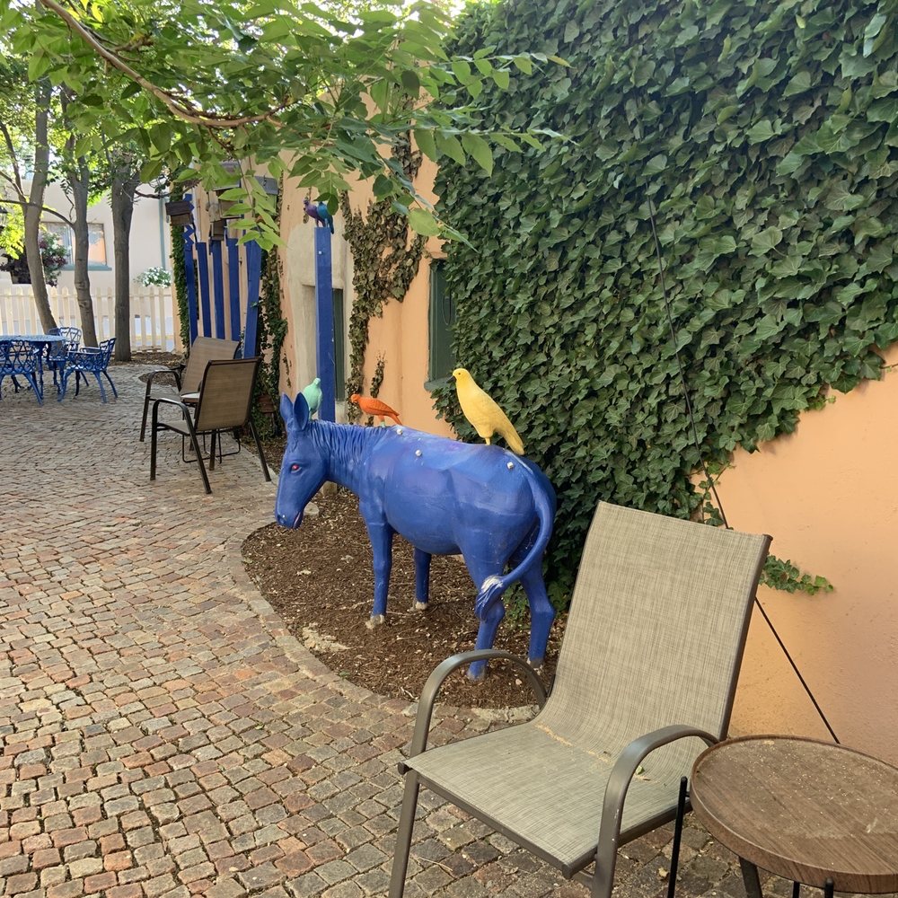 Las Palomas - Cool courtyard area - Hotels Near Me - Santa Fe, New Mexico Las Palomas - Cool courtyard area - Hotels Near Me - Santa Fe, New Mexico
