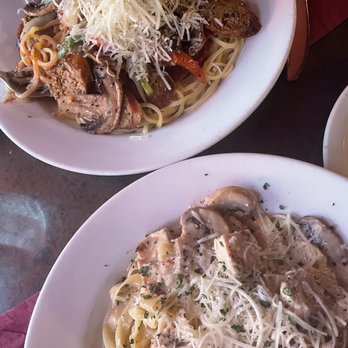 D'anna's Cafe Italiano - Chicken mushroom fettuccine - Italian Near Me - Bellingham, Washington D'anna's Cafe Italiano - Chicken mushroom fettuccine - Italian Near Me - Bellingham, Washington