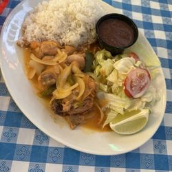 La Esquina Hondurena Restaurant - Pollo Encebollado. Chicken and Onions.