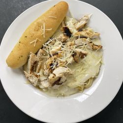 Magnolia's At The Ritz - Grilled Chicken Alfredo w garlic breadstick