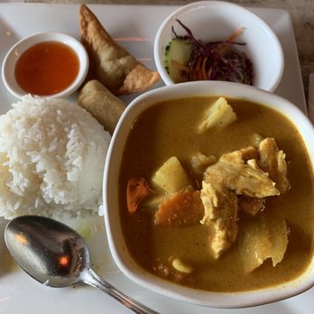 Pinto Thai Ramona - Yellow chicken curry. - Thai Near Me - Ramona, California Pinto Thai Ramona - Yellow chicken curry. - Thai Near Me - Ramona, California