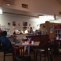 Hannah's Bar-B-Q - Trying the little places of the road...  Hannah's...in Claremont NC