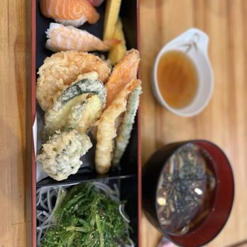 Akai Hana - Hana nigiri set - Sushi Bars Near Me - Wilmette, Illinois Akai Hana - Hana nigiri set - Sushi Bars Near Me - Wilmette, Illinois