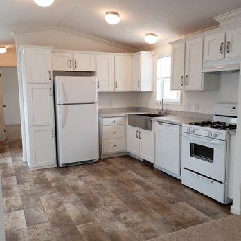 Brookside Mobile Estates - Great kitchen with shaker style cabinets, farmers sink and a complete appliance package including dishwasher! - Mobile Home Parks Near Me - Hazlet, New Jersey Brookside Mobile Estates - Great kitchen with shaker style cabinets, farmers sink and a complete appliance package including dishwasher! - Mobile Home Parks Near Me - Hazlet, New Jersey