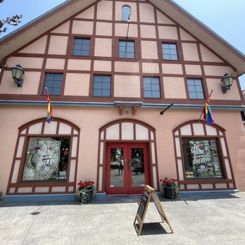 Cherry Republic - Frankenmuth - the front of the building - Wine Tasting Room Near Me - Frankenmuth, Michigan