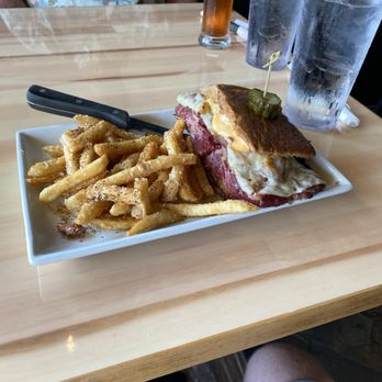 Cugino's Craft Kitchen - Hot pastrami - Beer Bar Near Me - Lake Saint Louis, Missouri Cugino's Craft Kitchen - Hot pastrami - Beer Bar Near Me - Lake Saint Louis, Missouri