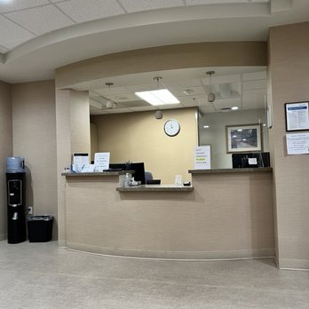 Facey Medical Group - Valencia - Waiting area for my doctor - Urgent Care Near Me - Valencia, California Facey Medical Group - Valencia - Waiting area for my doctor - Urgent Care Near Me - Valencia, California