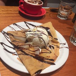 La Petite Crêperie - Le Belle Hélène - Crêpe with poached pear, warmed chocolat et glacé vanille.