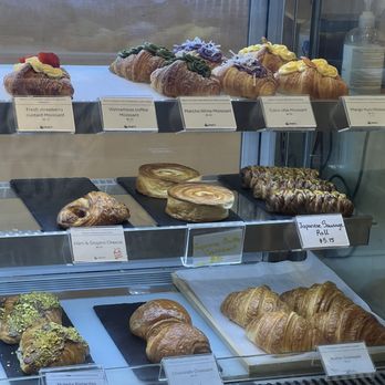Broyé Cafe & Bakery - Bakeries Near Me - Vancouver, British Columbia