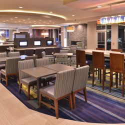 SpringHill Suites Raleigh Cary - Cafe seating