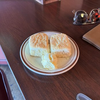Eat'n Park Restaurant - Fresh Baked Biscuits (2) - American Near Me - Burbank, California