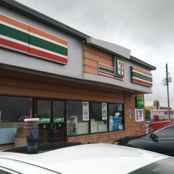 7-Eleven - Front of store from Pioneer Parkway.