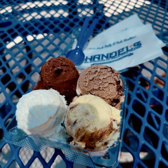 Handel's Homemade Ice Cream - 4 scoop shareable sampler for $7.50,  very good deal!! - Ice Cream & Frozen Yogurt Near Me - Glendora, California