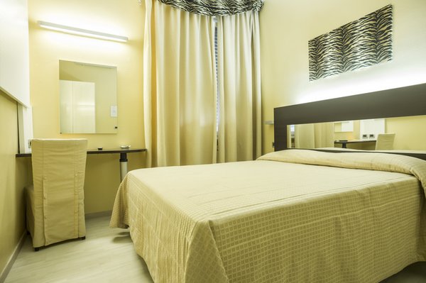 Hotel University by null