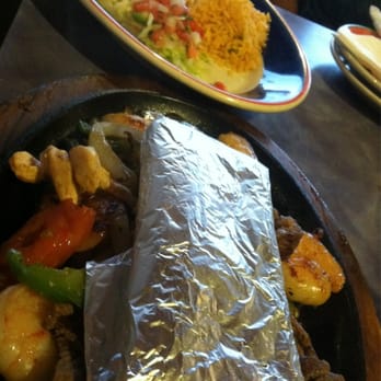 Alebrije Mexican Restaurant - Alebrije Fajitas, includes rice, pico, guac, lettuce, sour cream, chicken, steak, shrimp, and onions/peppers - Mexican Near Me - Reading, Pennsylvania
