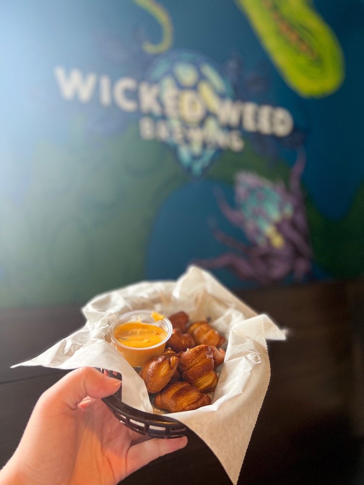 BITES AND PINTS GASTRO PUB 449 Photos & 314 Reviews 2503 Spring