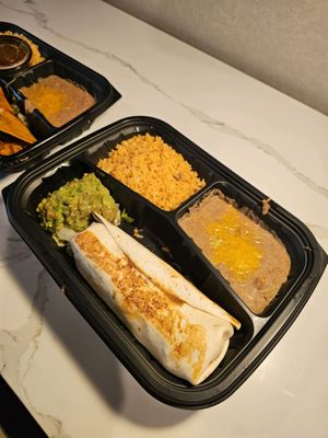 Uno Más Street Tacos + Spirits by null