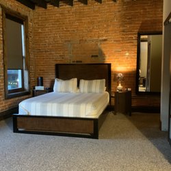 1857 Hotel - Roomy and comfortable!