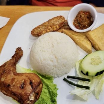 Sumatera Restaurant NYC - R10. Nasi Pecel Ayam Goreng - Indonesian Near Me - Elmhurst, New York Sumatera Restaurant NYC - R10. Nasi Pecel Ayam Goreng - Indonesian Near Me - Elmhurst, New York