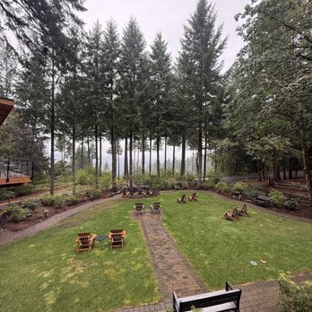 Parrett Mountain Cellars - Outside patio view - Wine Tasting Room Near Me - Newberg, Oregon