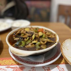 China Moon Restaurant - Chicken in Garlic Sauce Clay Pot