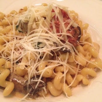Salute - Cavatappi & chicken - Italian Near Me - Hartford, Connecticut Salute - Cavatappi & chicken - Italian Near Me - Hartford, Connecticut
