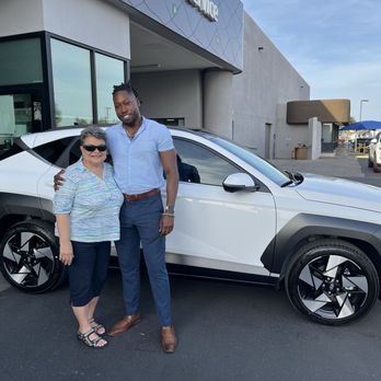 Chapman Hyundai Phoenix - Mom & Nic - Car Dealers Near Me - Phoenix, Arizona