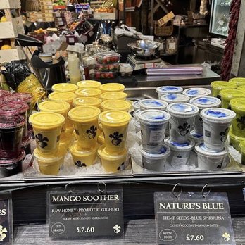 Borough Market - Smoothies from turnips distributing - Farmers Market Near Me - London, XGL