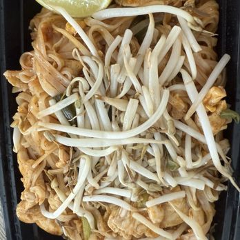 Kenzo Thai Sushi - Chicken pad Thai - Sushi Bars Near Me - Royal Palm Beach, Florida