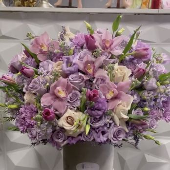 Flowers Belle Roses - a nice arrangment - Florists Near Me - Glendale, California Flowers Belle Roses - a nice arrangment - Florists Near Me - Glendale, California