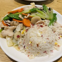 New Hong Kong Restaurant - Moo-Goo Gai-Pan