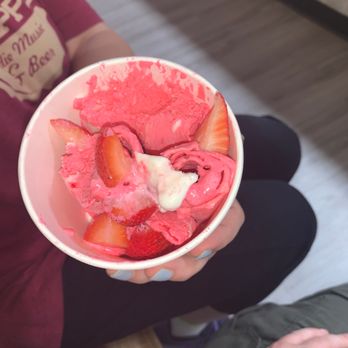 Rolling Ice - Strawberry Cheesecake - Ice Cream & Frozen Yogurt Near Me - Arlington, Texas
