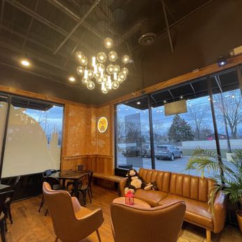 Kong Dog - Inside - Fast Food Near Me - Rolling Meadows, Illinois