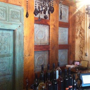 Vina Moda - Wineries Near Me - Murphys, California